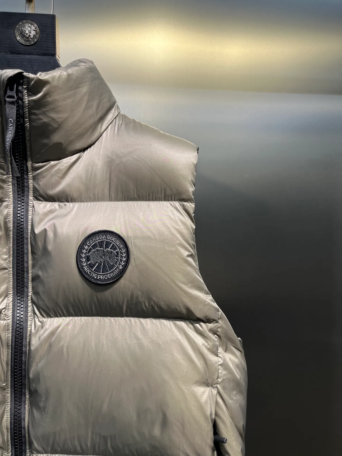 P540 🇨🇦Canada Goose""🇨🇦🌟 Canada Goose Puff Down Vest has always been recognized as the warmest down jacket. Various Instagram celebrities, Internet celebrities, and celebrities often wear it for street photos. I make Canada Goose every year, but I still can't get rid of my love for it. No matter how cold the days are, there is no need to be afraid, because there is! Filled with 90% white duck down, it is the legendary warmest down jacket and is known as a must-have for Arctic outdoor sports! The most popular down jacket in the world, celebrities are rushing to buy it, it is a must-have!  size：xs-xl